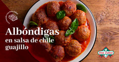 Albóndigas en salsa de chile guajillo