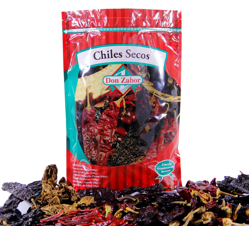 Mischung aus getrockneten Chilis (Ancho, Chipotle, Pasilla, Guajillo Picoso, Mulato und Arbol)